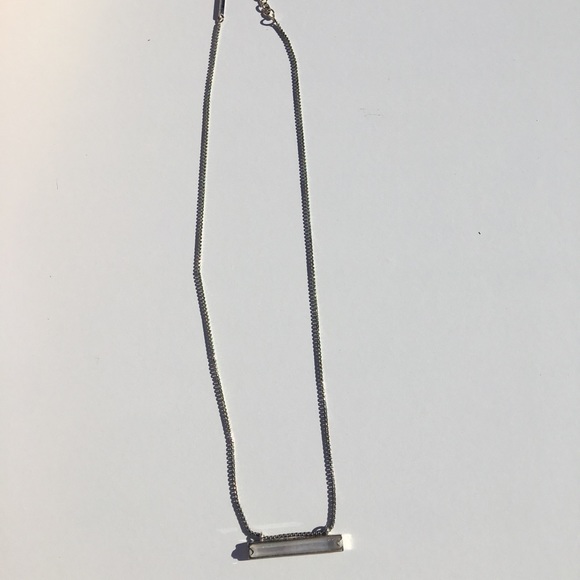 Kendra Scott LEANOR Bar Pendant Necklace Gold - Picture 3 of 11